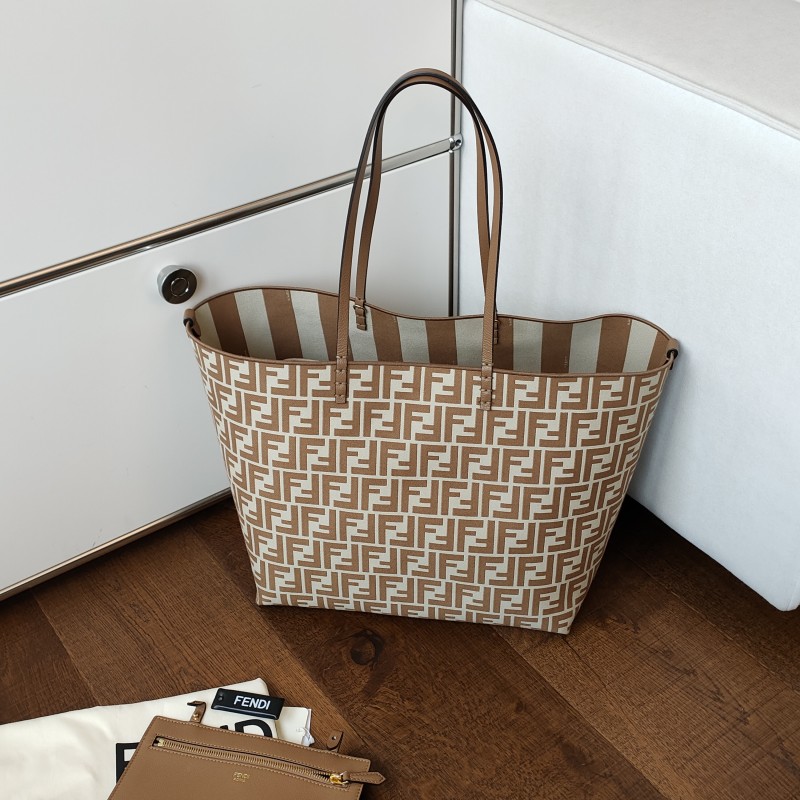 95新 FENDI/芬迪 【24期免息】奶茶老花布纹双面Roll大托特包51589