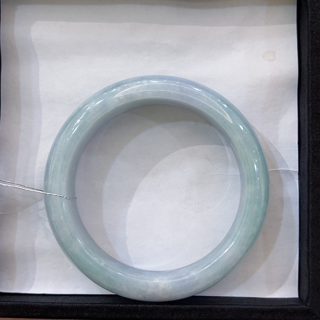 翡翠手镯未镶嵌翡翠手镯