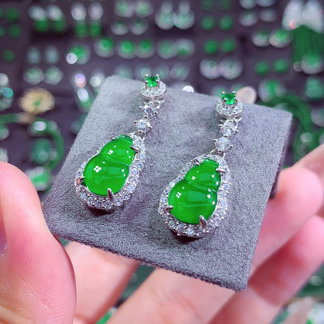 翡翠未镶嵌颈饰挂件