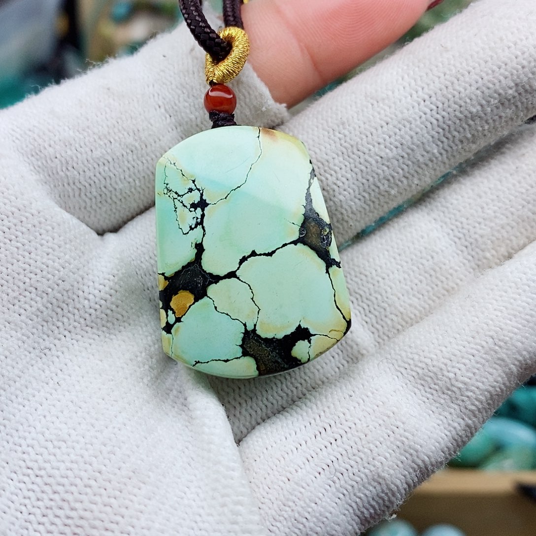 绿松石颈饰未镶嵌