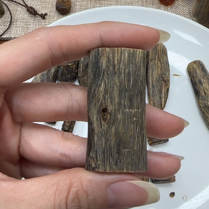 沉香碎屑沉香块料8.3g