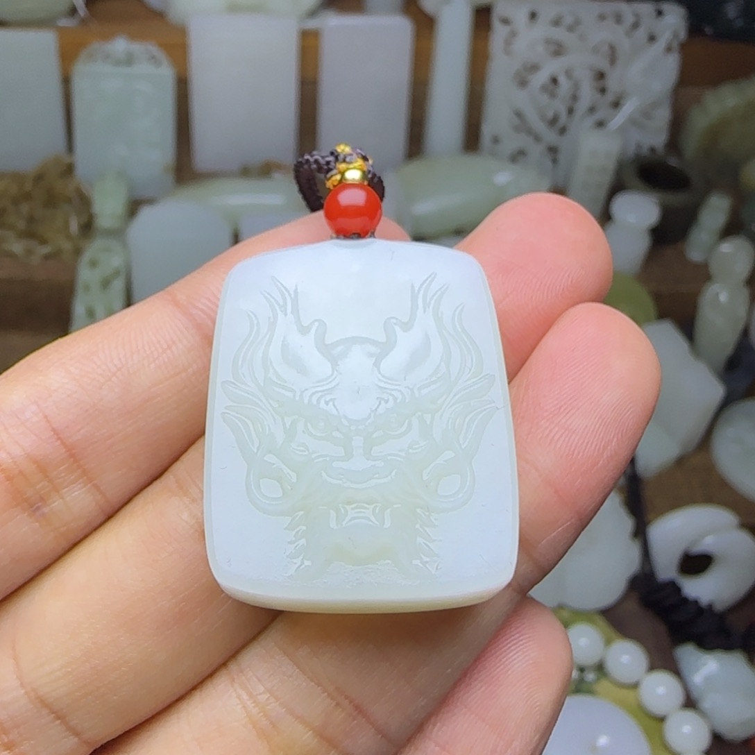 和田玉未镶嵌挂件龙头玉牌