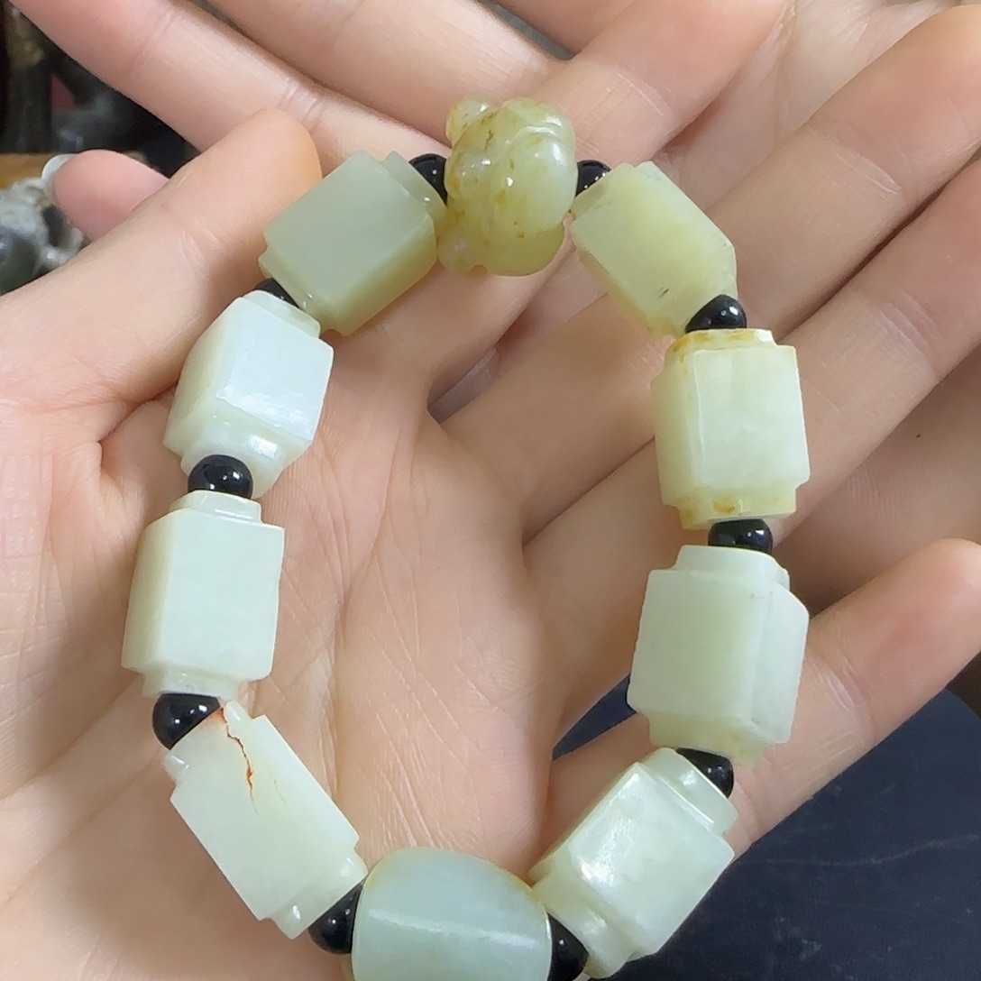 德***奇和田玉未镶嵌挂件