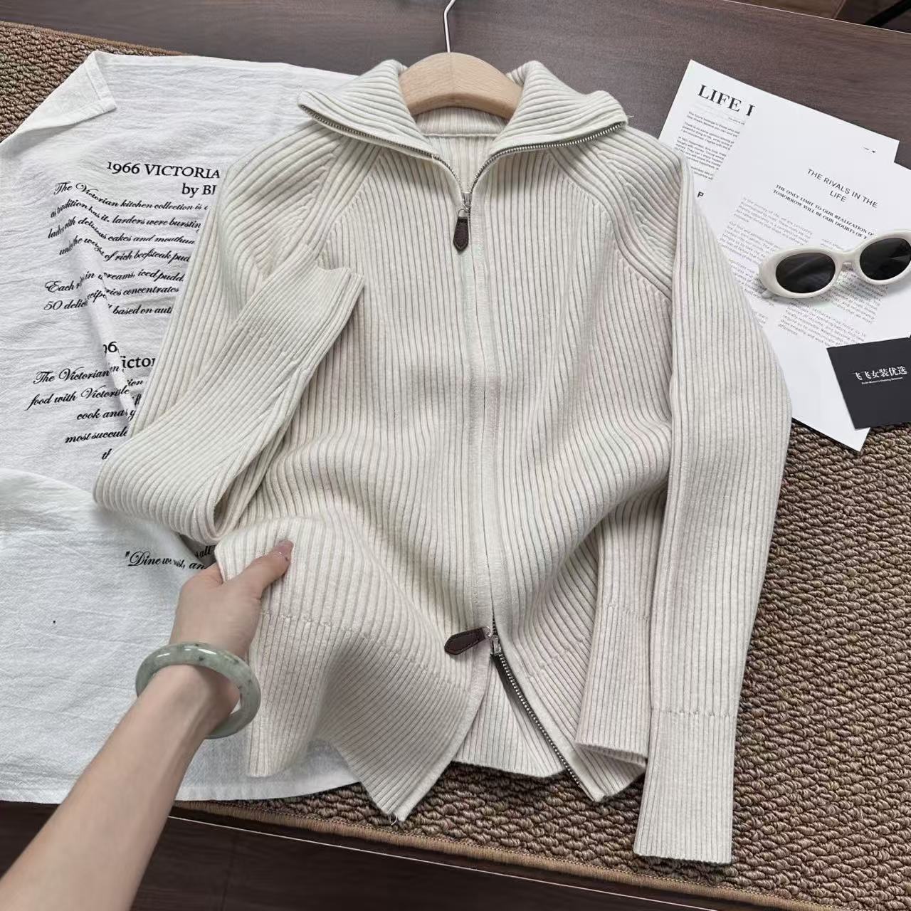 飞飞家~皮拉链！！显瘦~双拉链翻领外套细坑条#针织毛衣秋冬潮Y8612