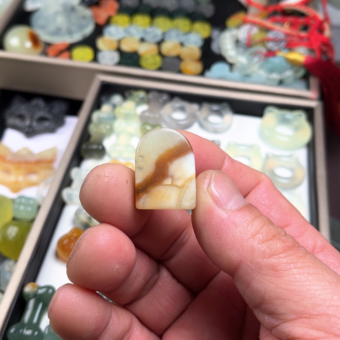 蛇纹石玉原石未镶嵌