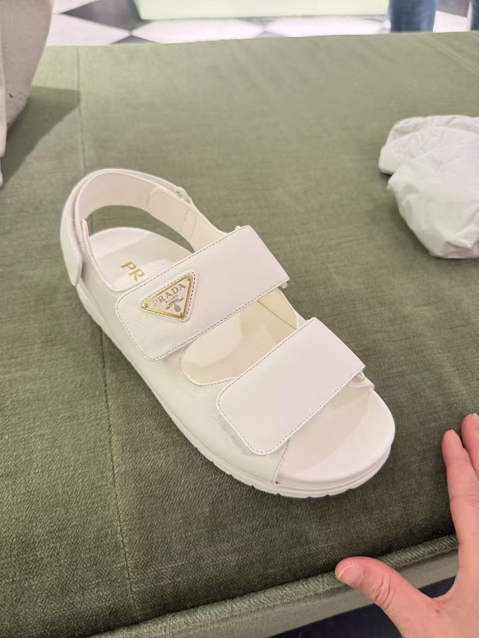 未使用 Prada/普拉达 女款运动舒适时尚女士夏季软底厚底