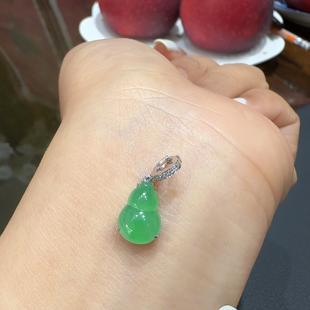 翡翠颈饰18K金镶嵌葫芦