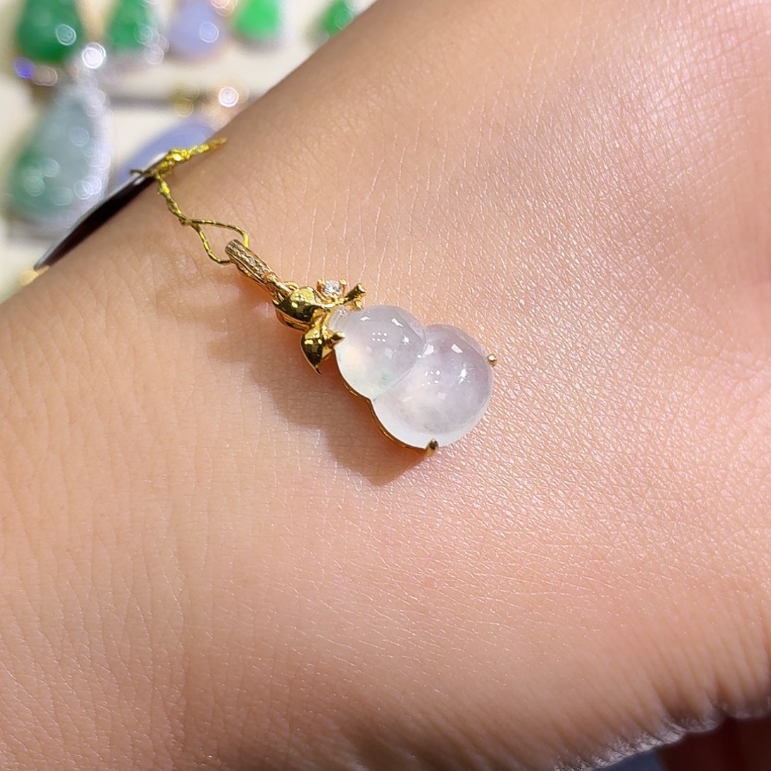 翡翠18K金镶嵌颈饰