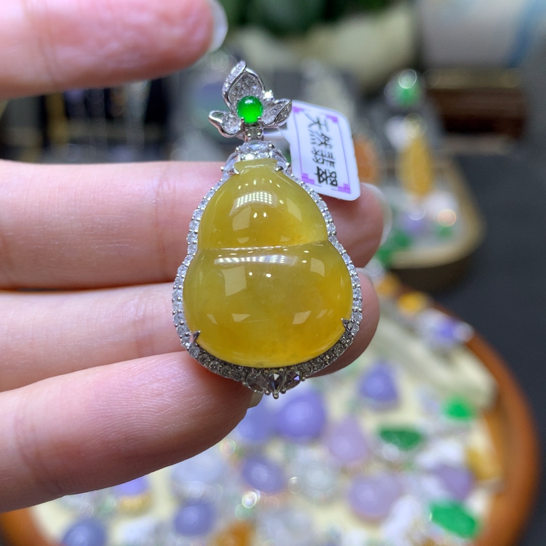 翡翠颈饰18K金镶嵌翡翠吊坠项链