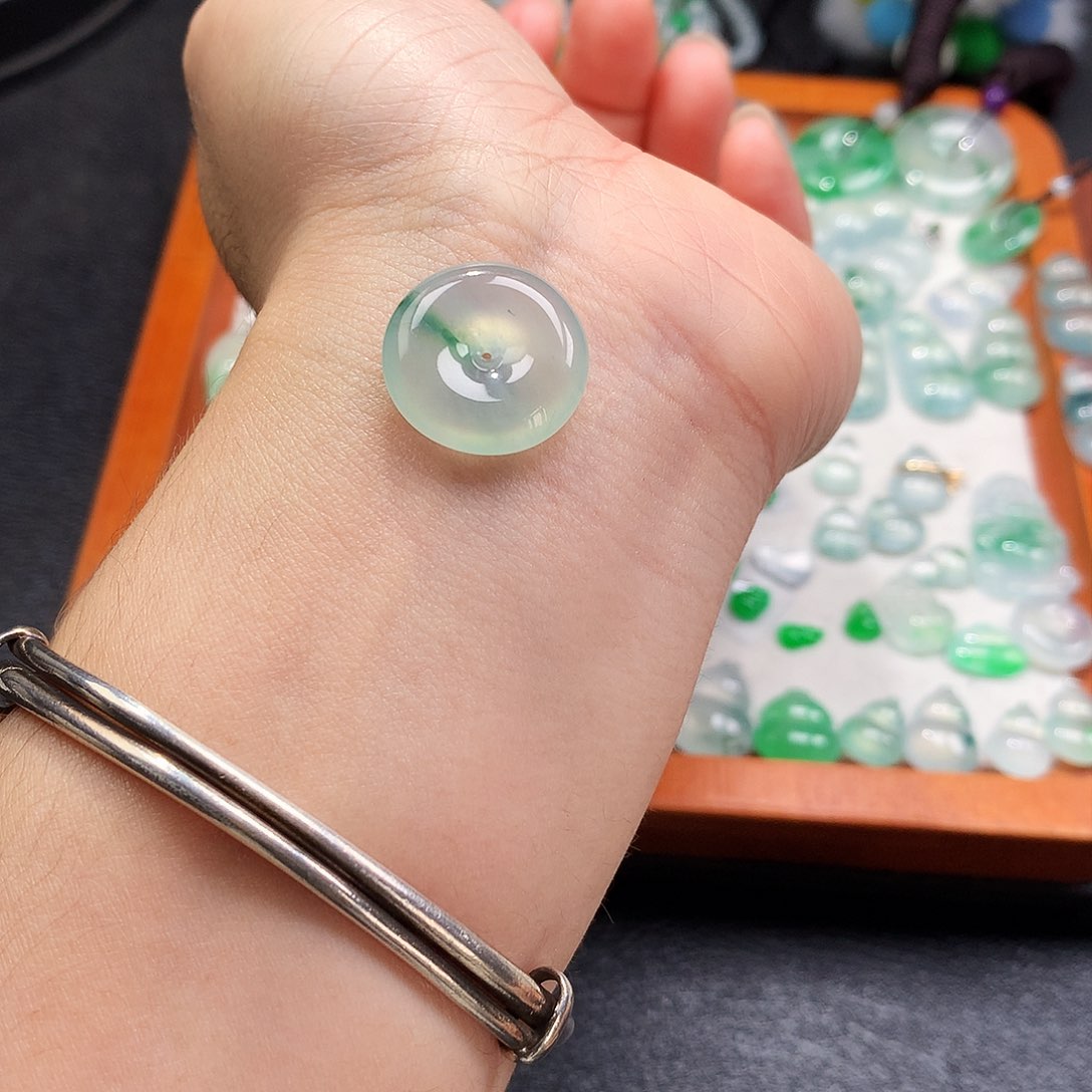 吊坠(不含链)未镶嵌翡翠平安扣