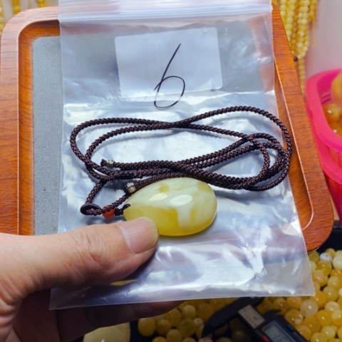 未镶嵌蜜蜡裸石天然蜜蜡白花吊嘴