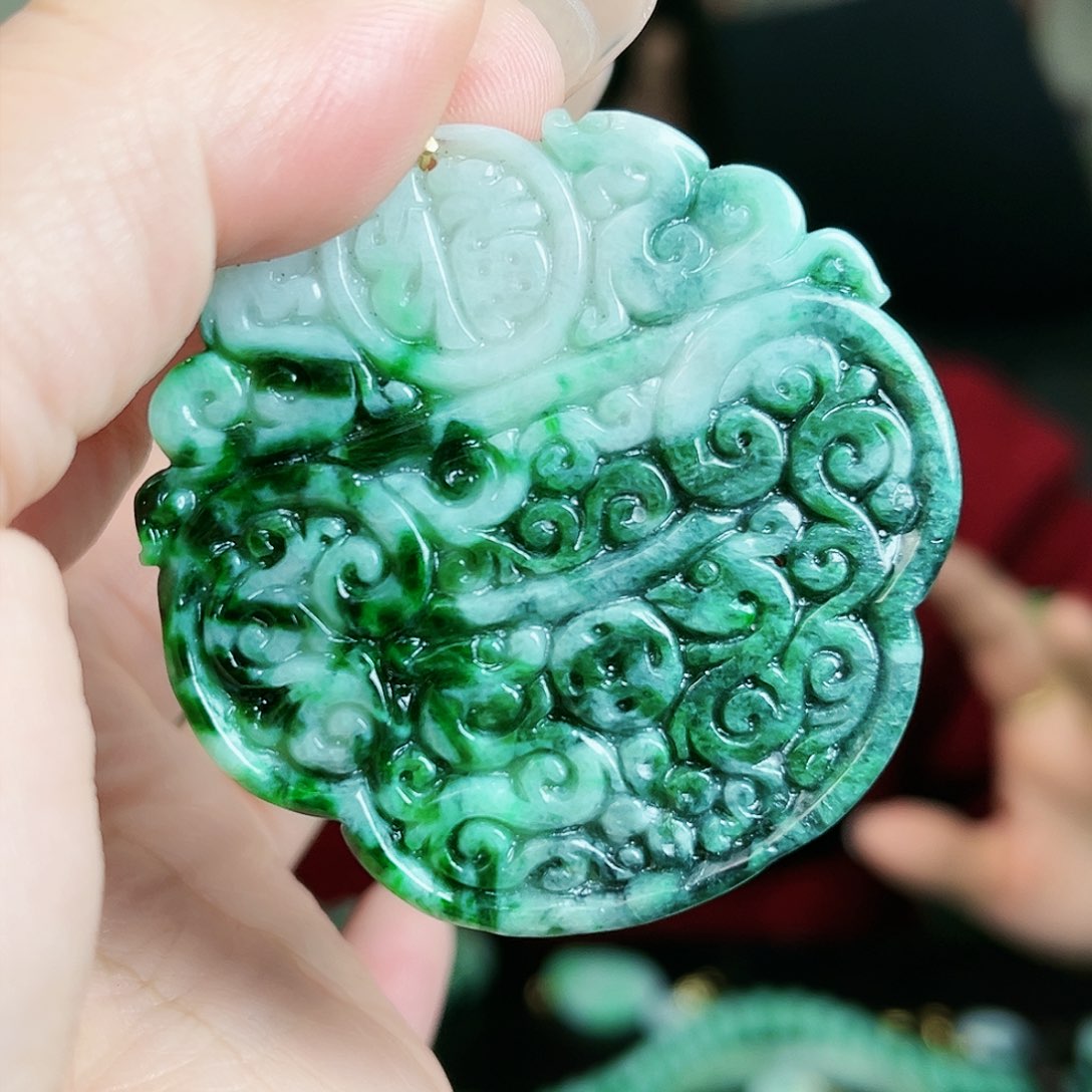 翡翠颈饰18K金镶嵌吊坠