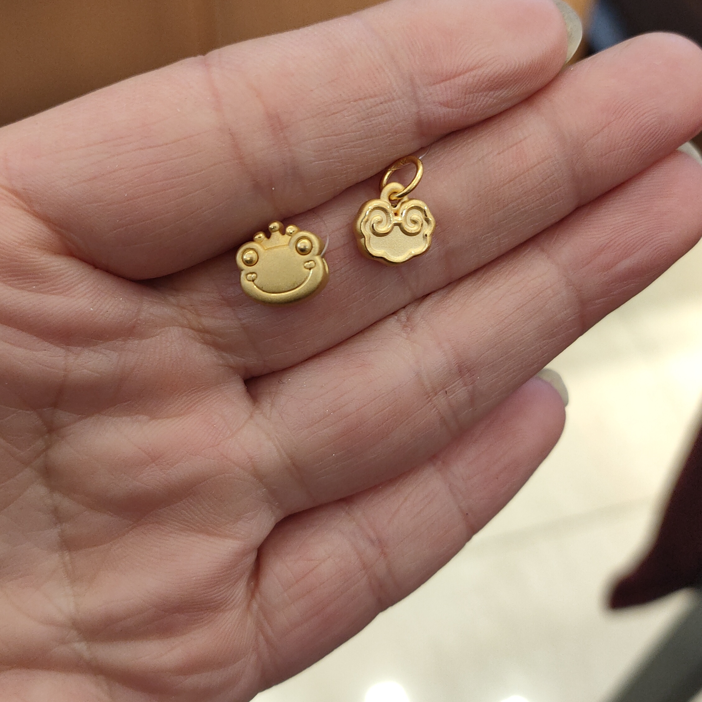 六桂福足金时尚提溜