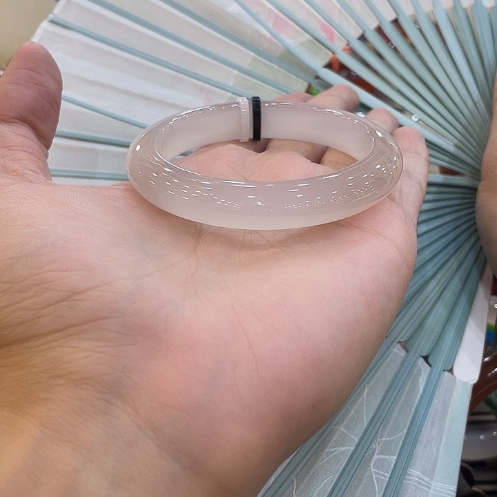 玛瑙/玉髓手镯未镶嵌九*、