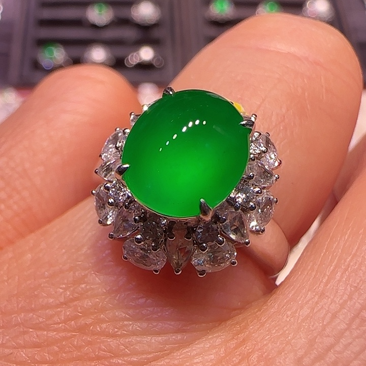 翡翠戒指18K金镶嵌戒指