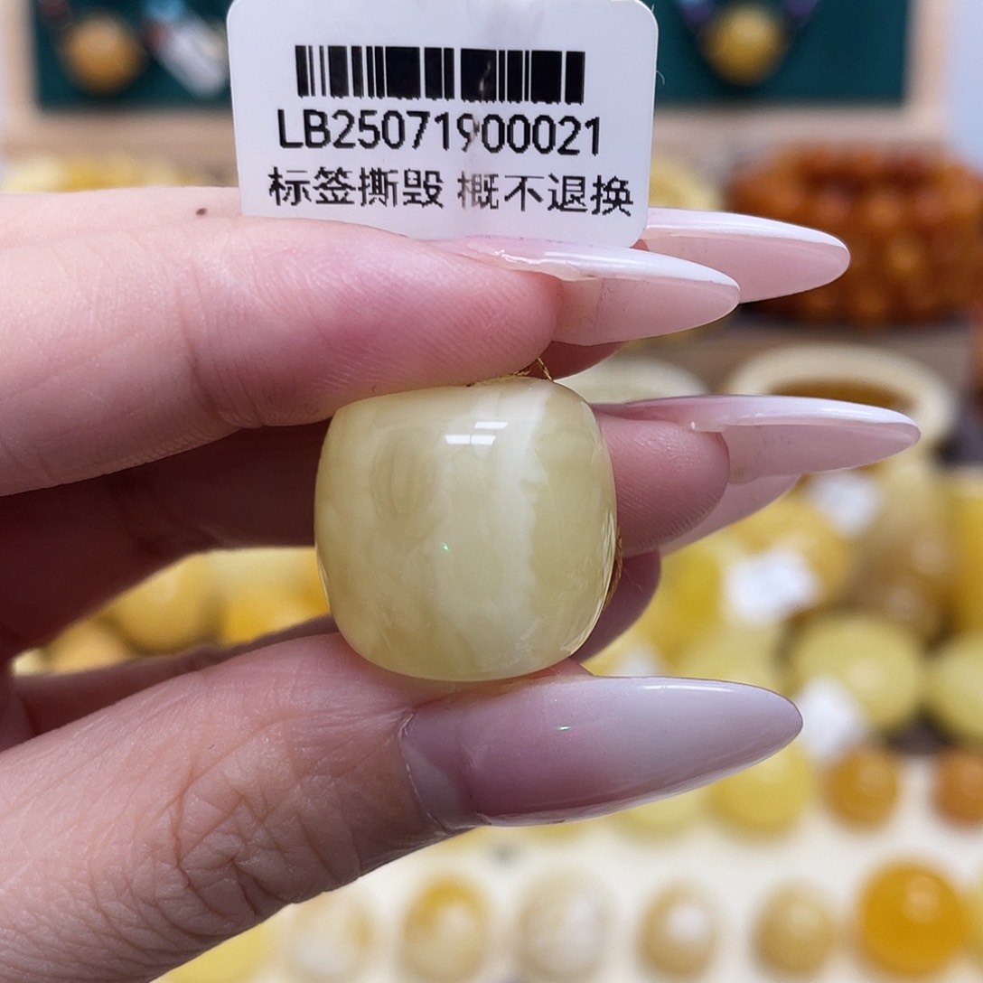 蜜蜡未镶嵌珠宝奇石18.4*17.1mm瑕疵