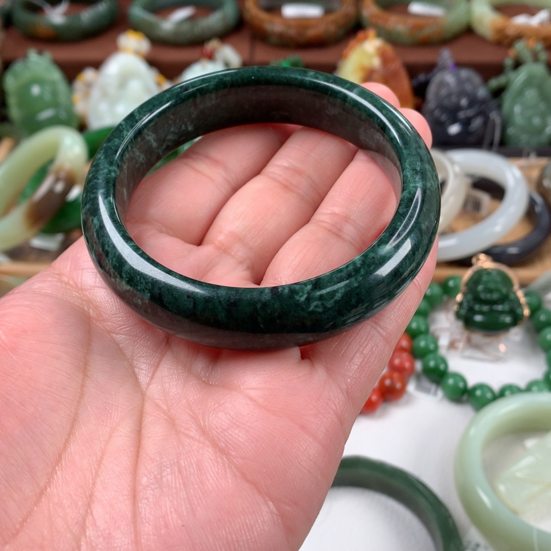 岫玉手镯未镶嵌58口径