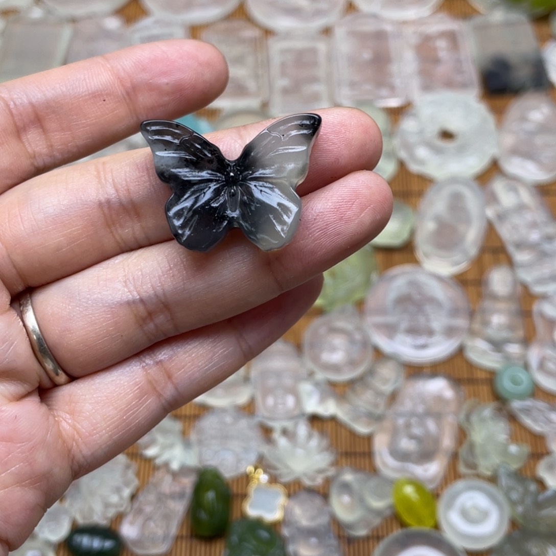 未镶嵌蛇纹石玉颈饰