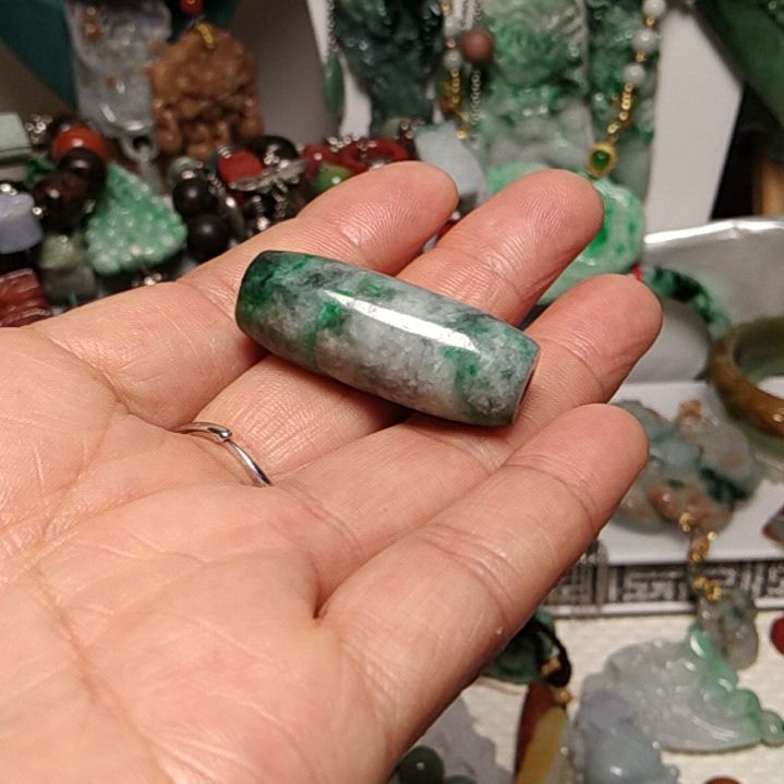 翡翠吊坠(赠链)未镶嵌