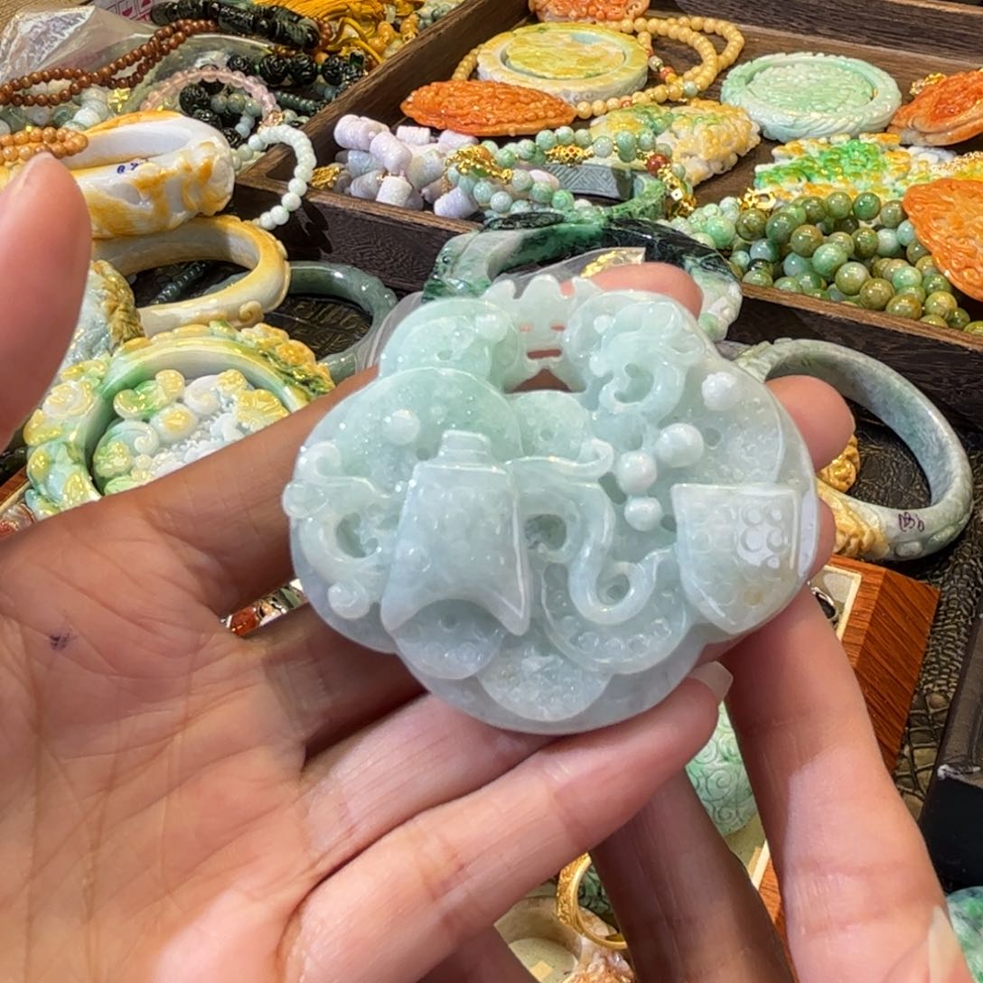 翡翠颈饰未镶嵌待编款