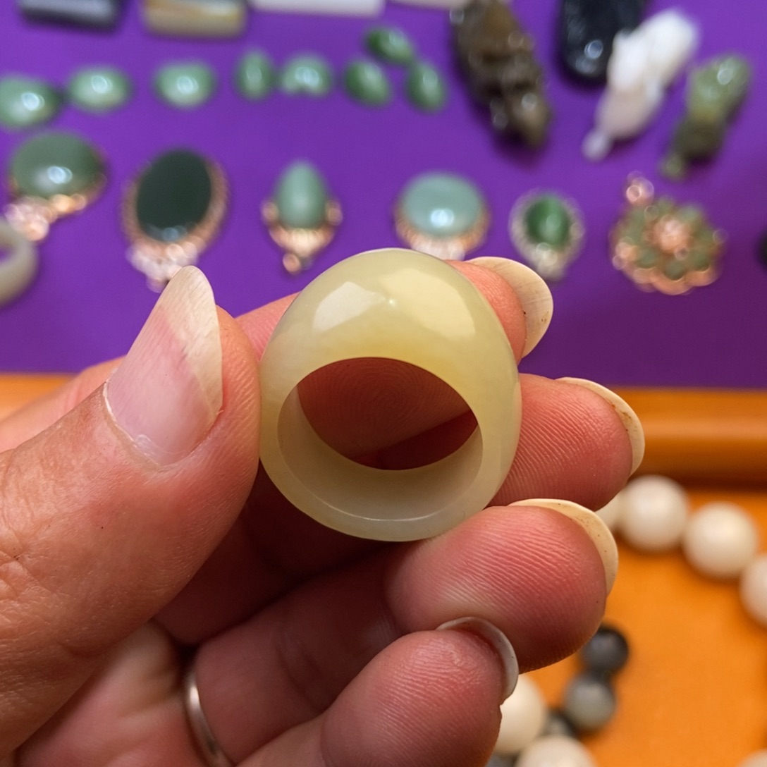 和田玉（糖玉）颈饰未镶嵌