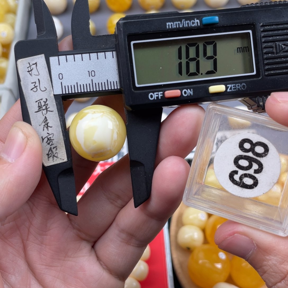 蜜蜡珠宝奇石未镶嵌