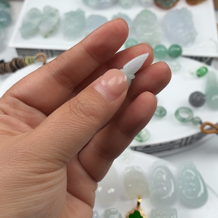 翡翠未镶嵌颈饰纯A