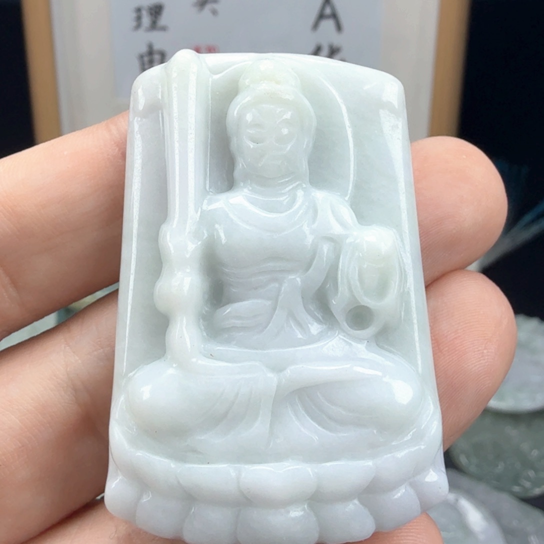 翡翠挂件未镶嵌翡翠