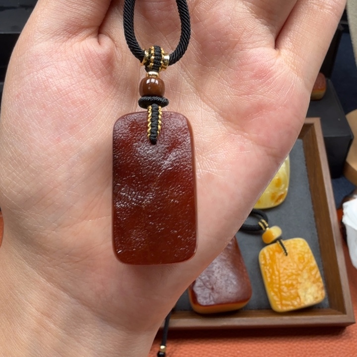 蜜蜡未镶嵌吊坠(赠链)