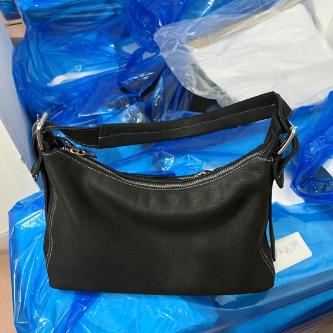 单肩通勤风电脑包车缝线女士男士背包拉链式托特包黑色牛皮百搭