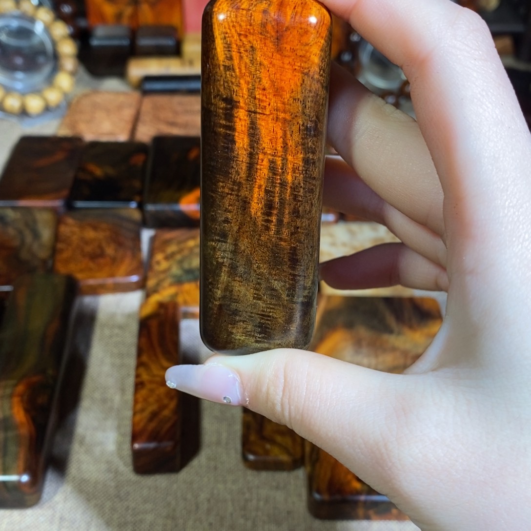 ****ﻬ端景台紫檀木类大红酸枝手把