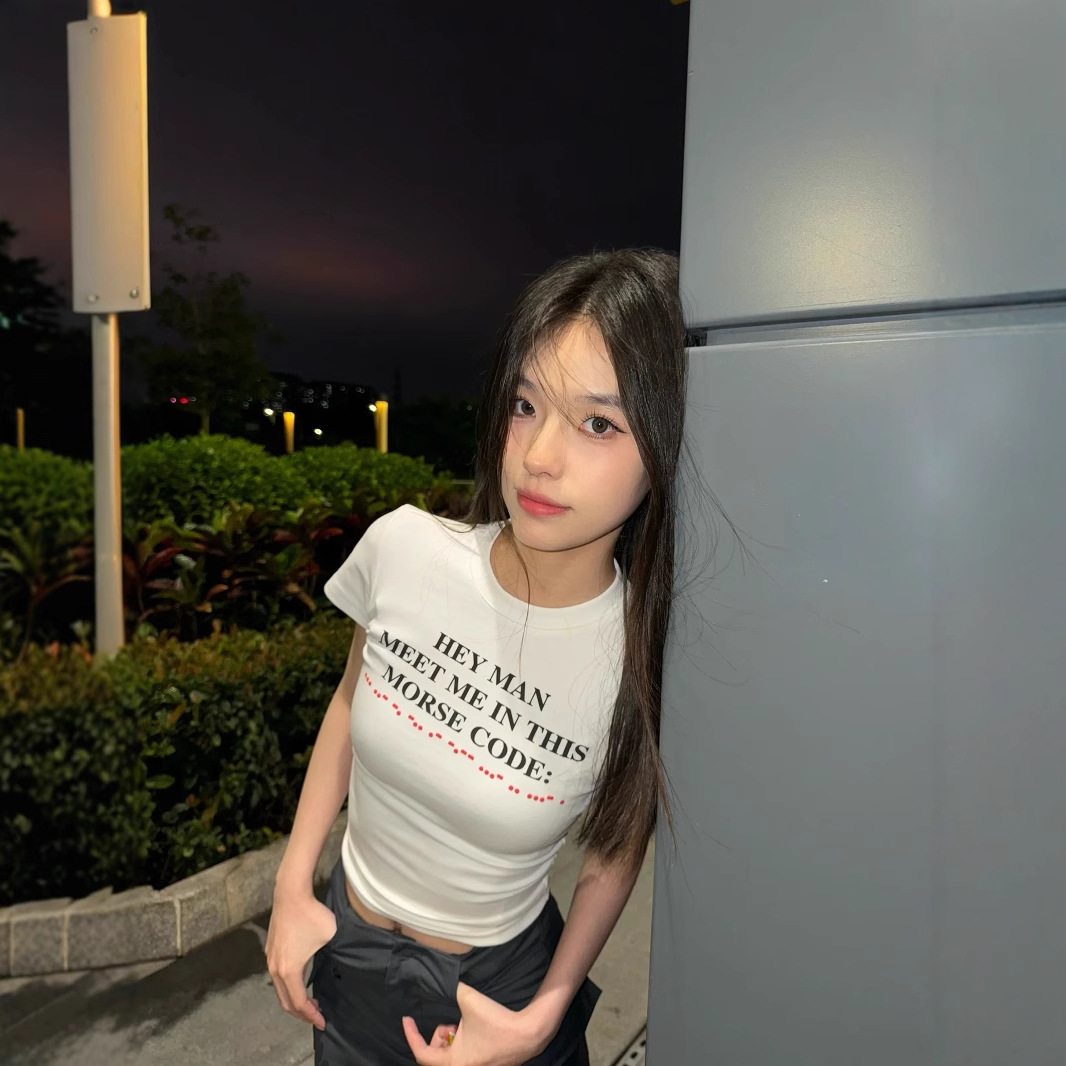 美式正肩白色短袖T恤女夏季修身显瘦复古字母印花甜辣妹短款上衣