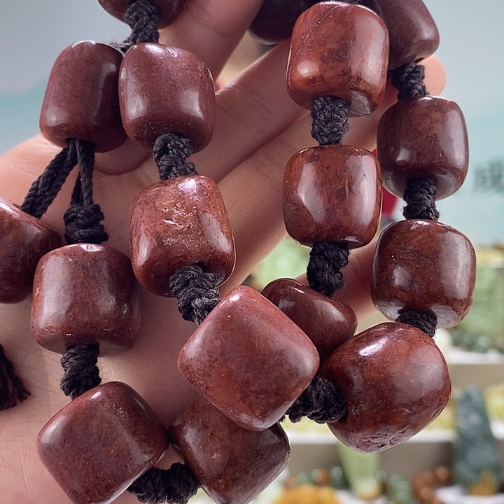 透闪石质玉手持未镶嵌