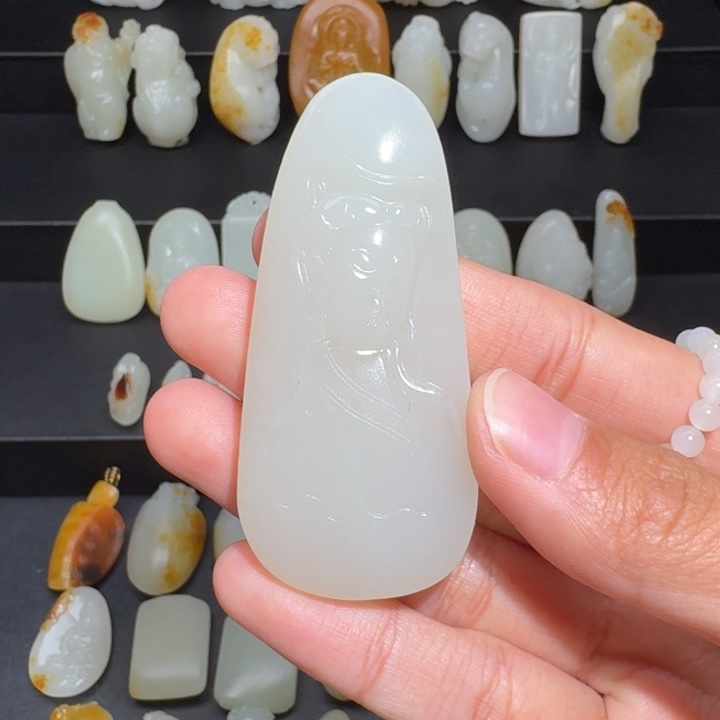 和田玉颈饰未镶嵌許*