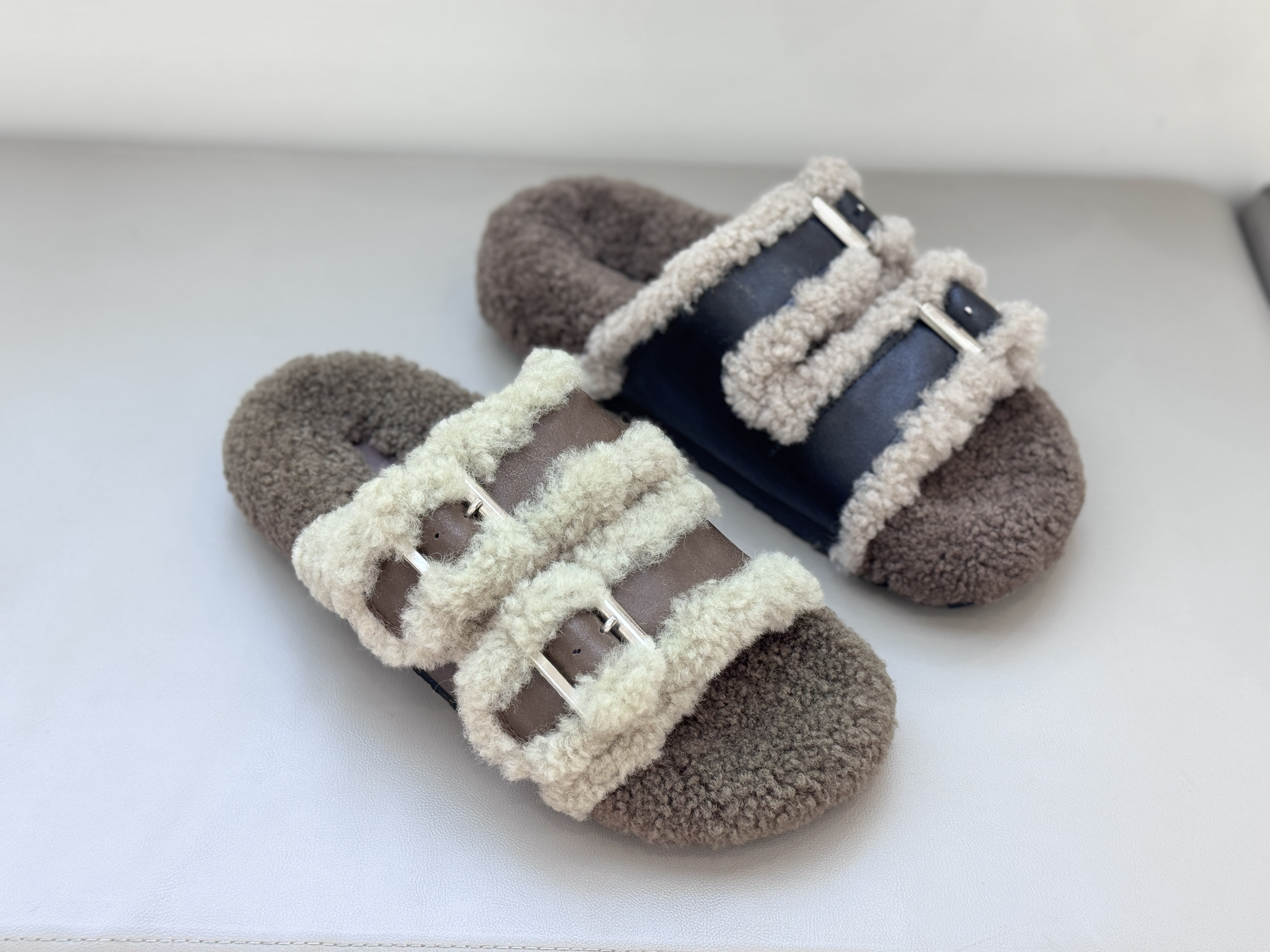 ZSWD2025年新款女鞋时尚平底毛毛拖623-999