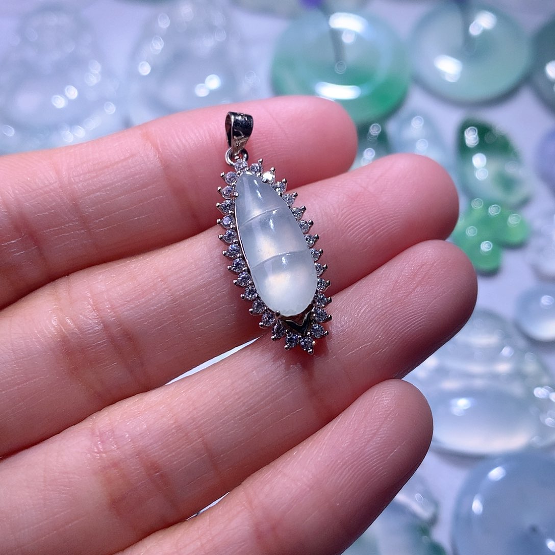 【闪购商品】翡翠颈饰银S925镶嵌豆