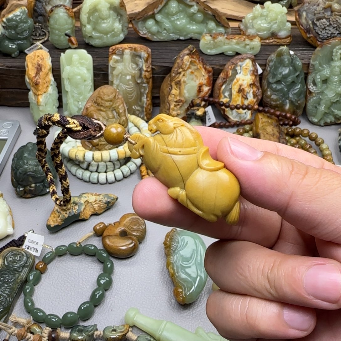 安***哲岫岩河磨玉（透闪石质玉）未镶嵌珠宝奇石