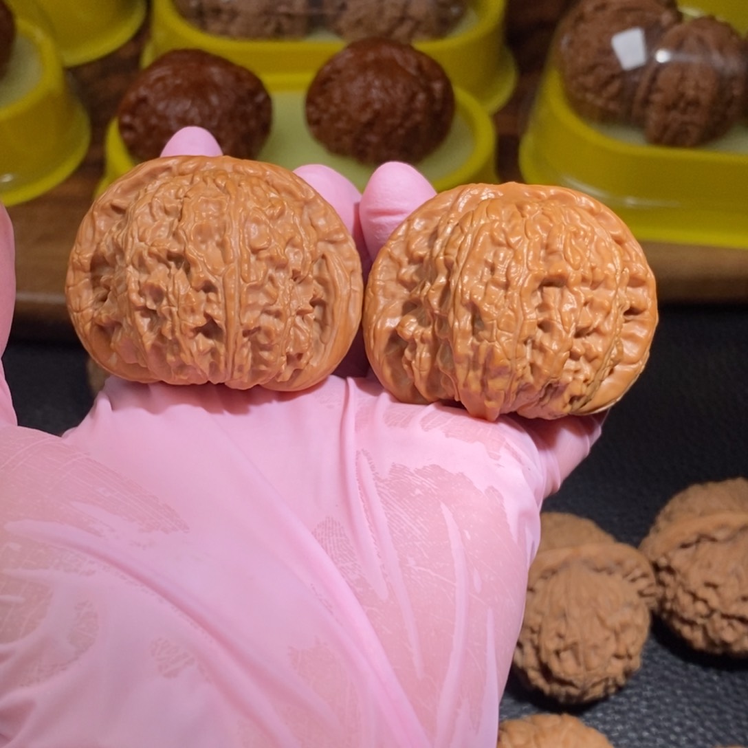 文玩核桃把件45白狮子