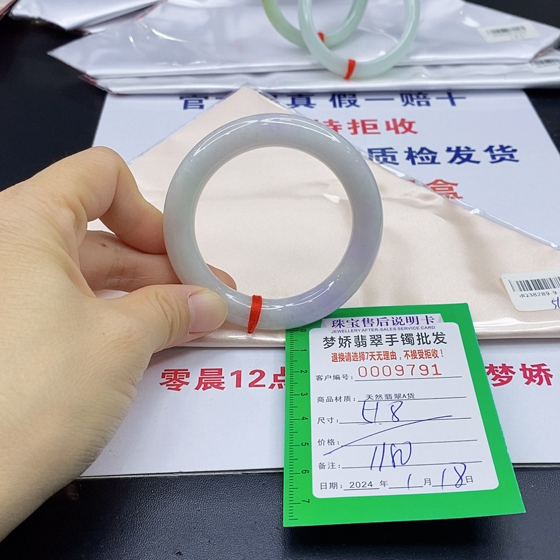 翡翠手镯未镶嵌翡翠手镯