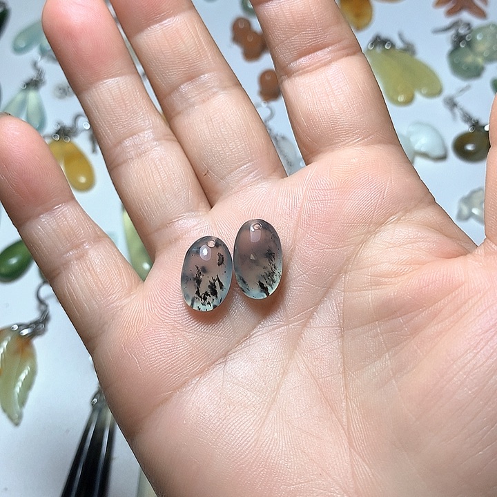 蛇纹石玉未镶嵌耳环