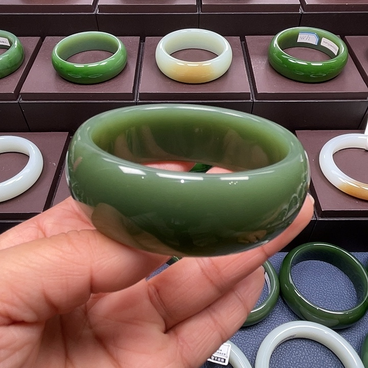 和田玉未镶嵌手镯6061