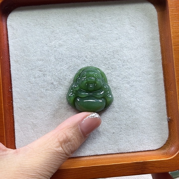 颈饰未镶嵌和田玉（碧玉）