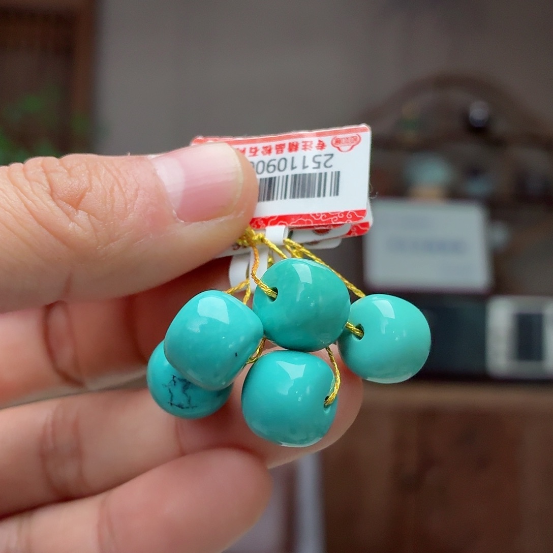 千***行绿松石未镶嵌珠宝奇石