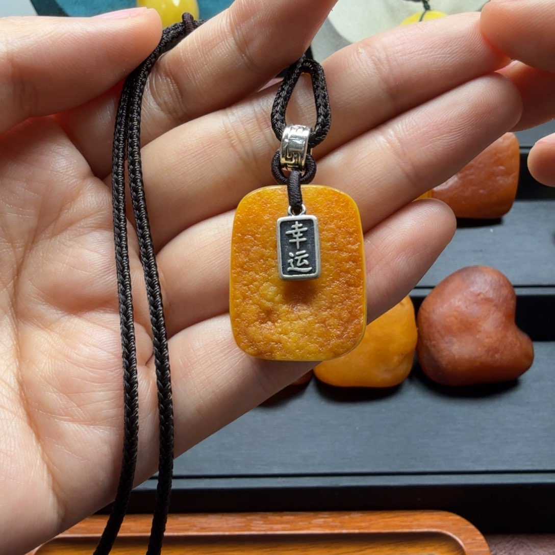 琥珀吊坠(赠链)未镶嵌