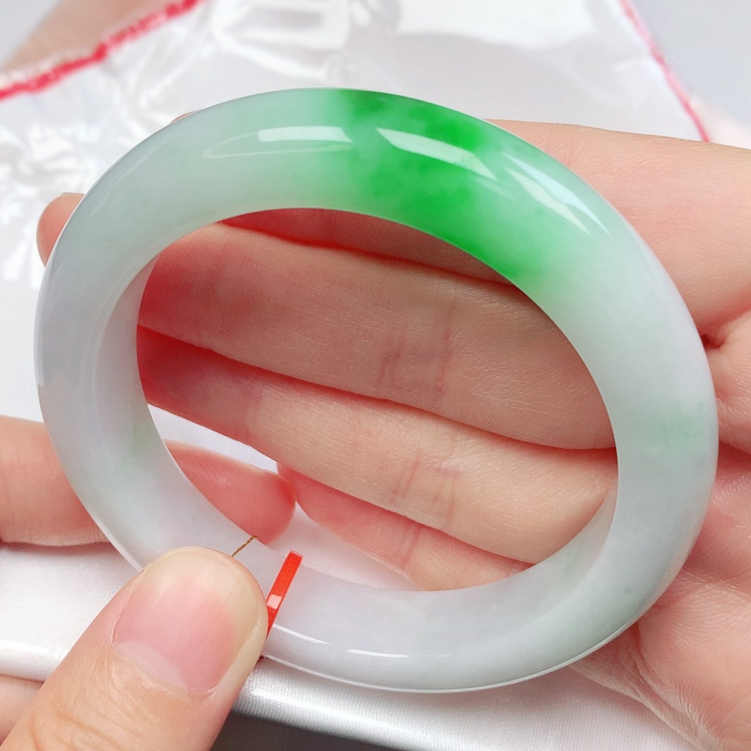 翡翠手镯未镶嵌抖音质检