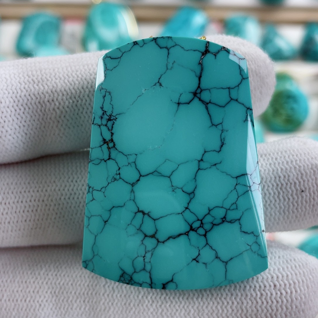 绿松石颈饰未镶嵌