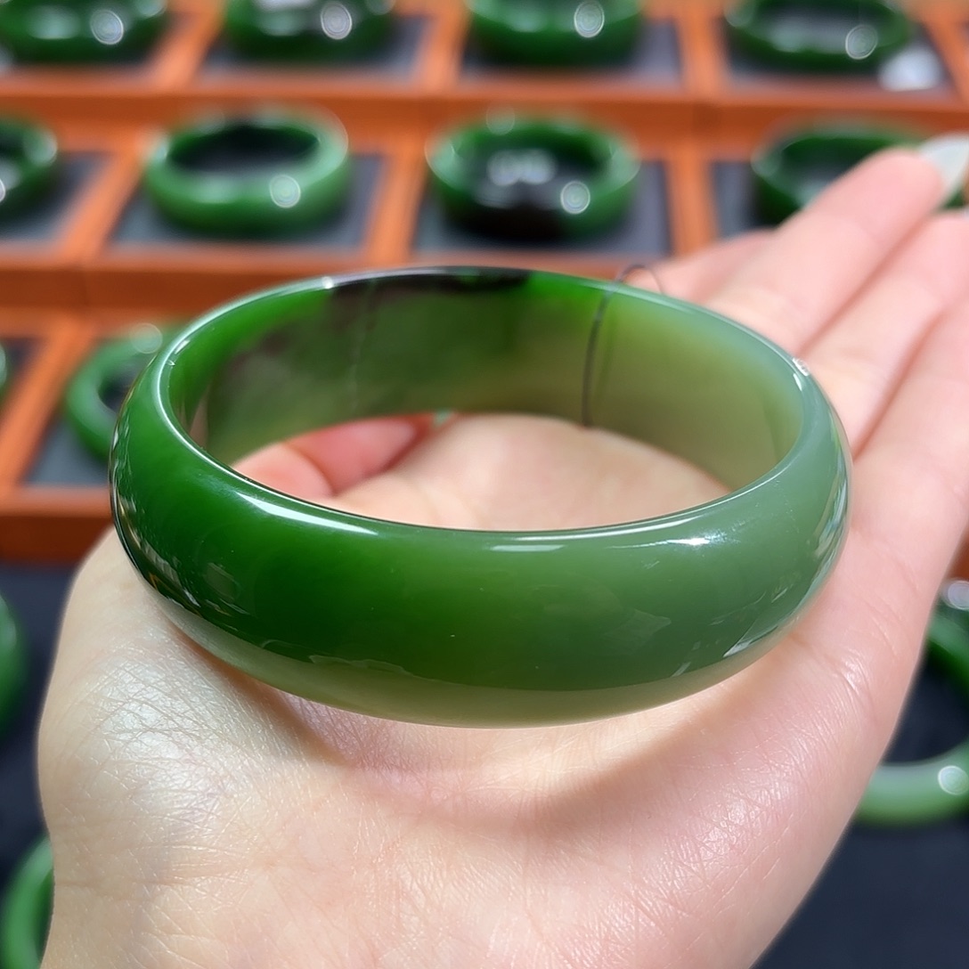 和田玉（碧玉）未镶嵌手镯60-61/白加绿