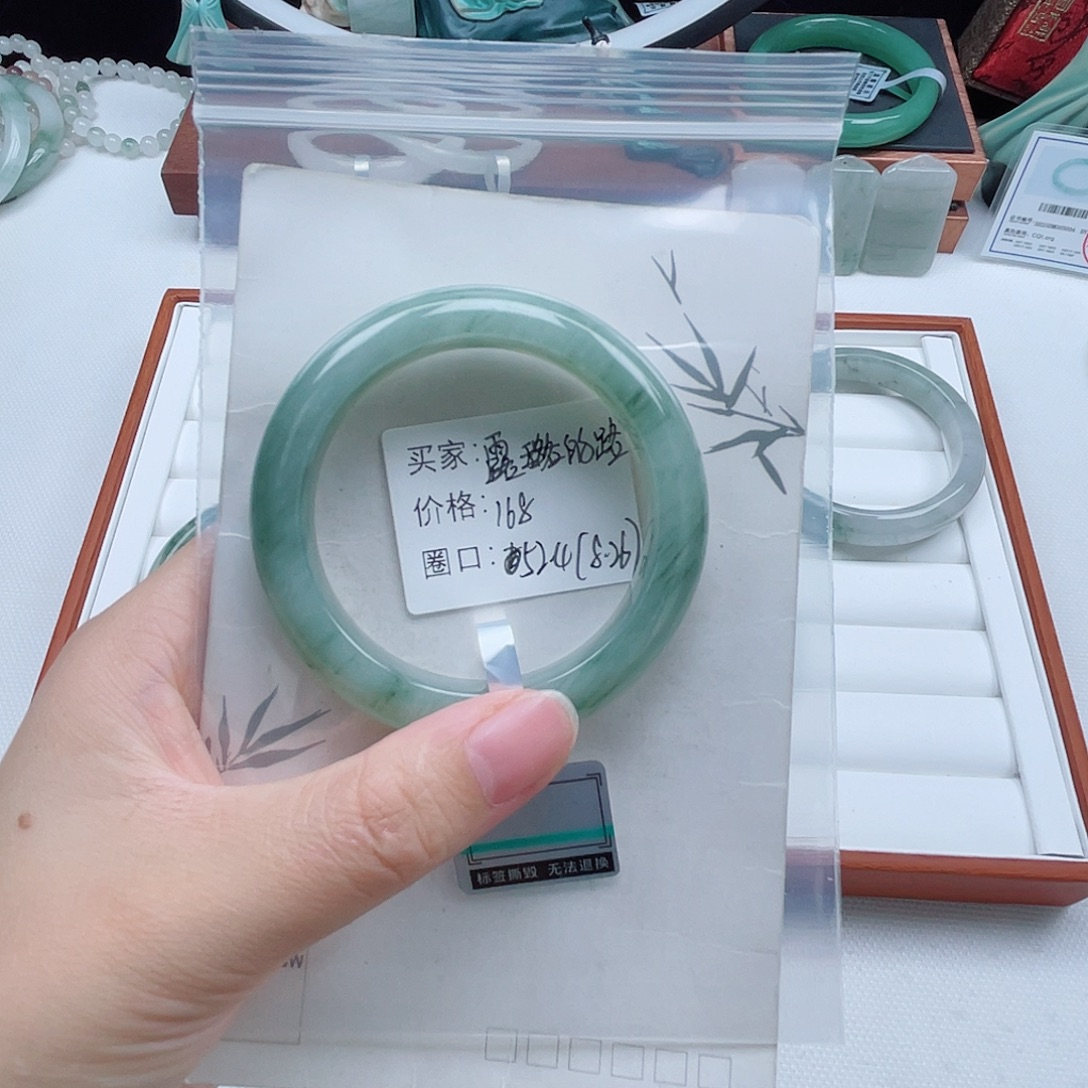 露***路未镶嵌手镯石英质玉（金丝玉）