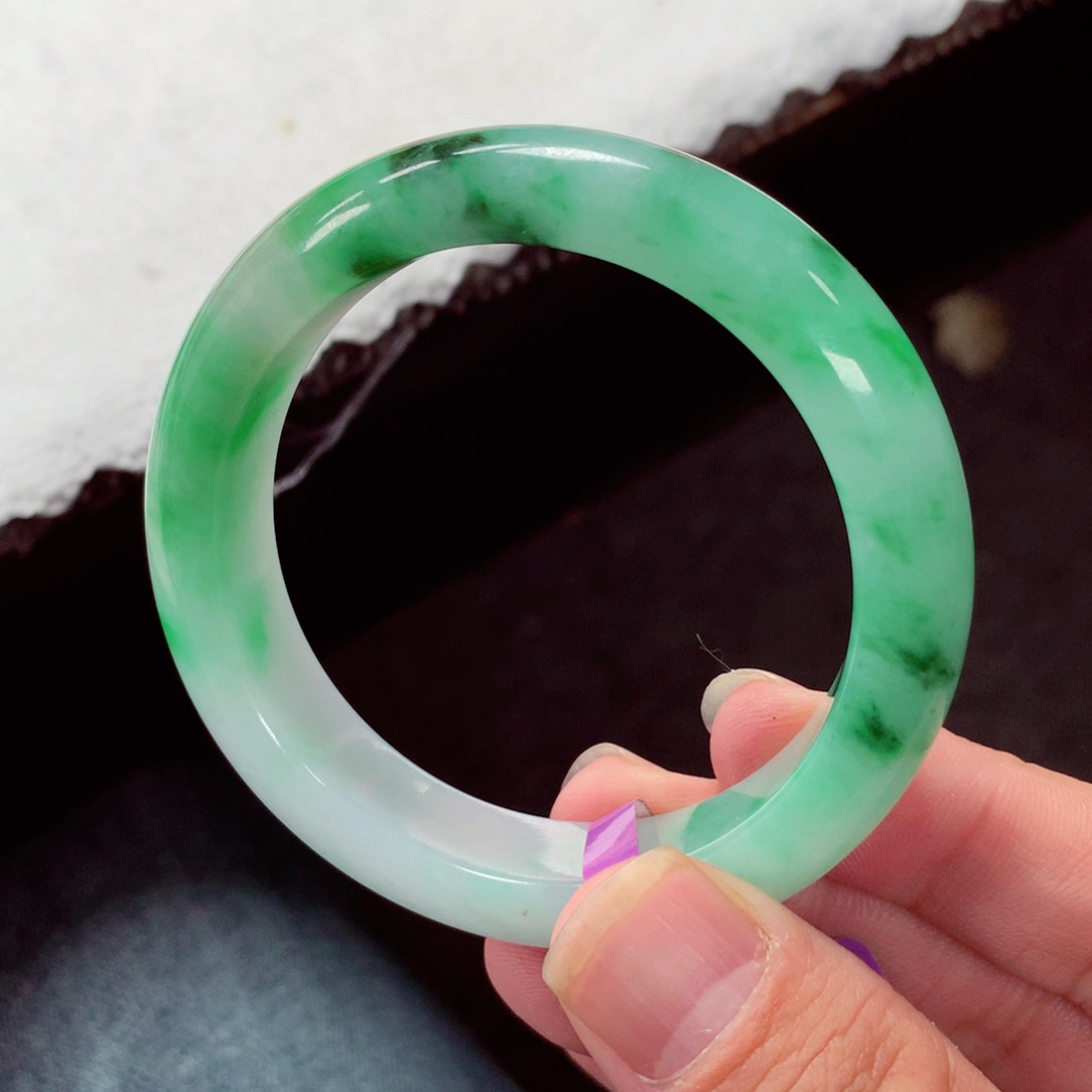 翡翠手镯未镶嵌缅甸