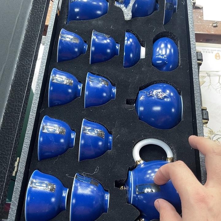 孤品茶具套装等。        